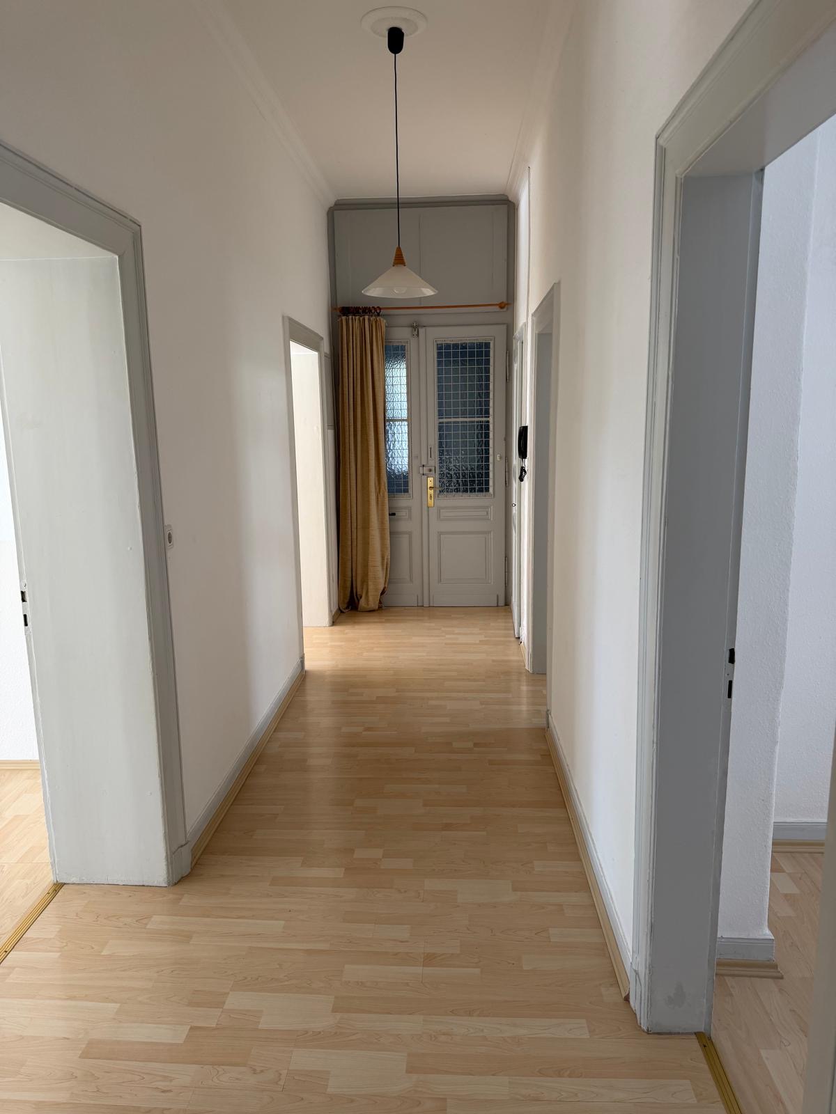 Attraktive Altbauwohnung mit separatem Eingang in Bad Wilhelmshöhe